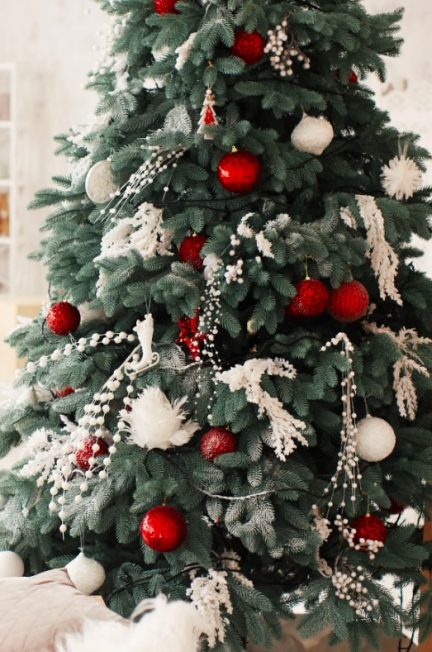 Советы по профессиональному украшению искусственной елки