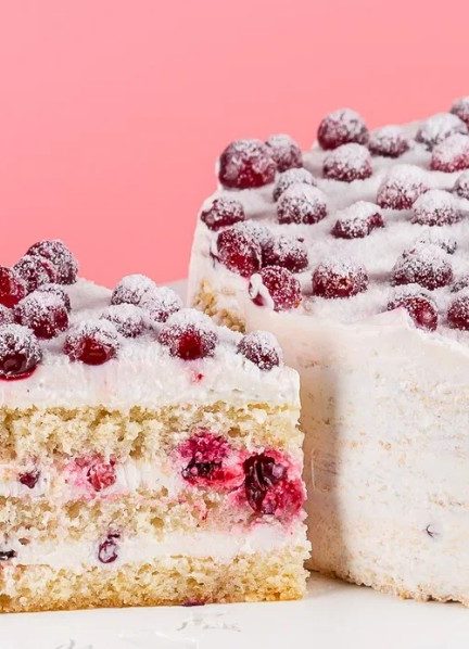 Сметанные торты с фруктами и ягодами: свежие идеи для десерта