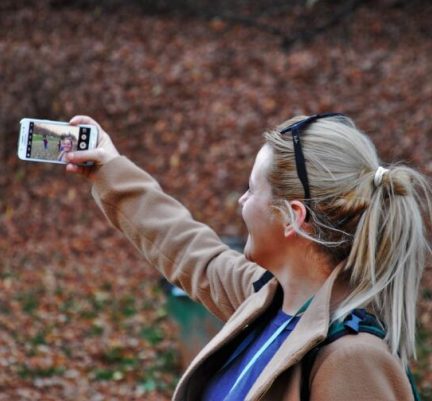 «Все это случайность»: что такое синдром самозванца и как он мешает жить?