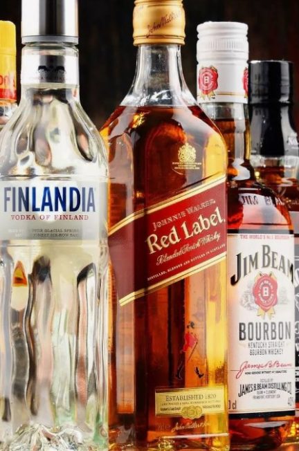 Топ крепких алкогольных напитков мира: что выбирают ценители